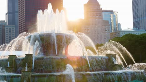 Chicago-IL-USA-June-27th-2023:-tourist-are-enjoying-a-nice-summer-evening-at-Buckingham-fountain-in-Chicago-at-sunset