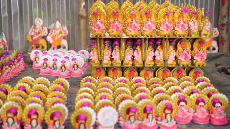 Idols-of-Hindu-Gods-are-prepared-for-sale-in-the-market