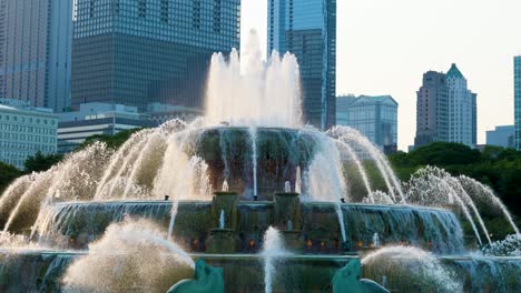 Chicago-IL-USA-June-27th-2023:-tourist-are-enjoying-a-nice-summer-evening-at-Buckingham-fountain-in-Chicago-at-sunset