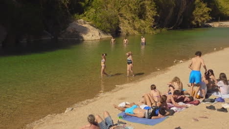 Sonniger-Tag-Am-Fuente-De-Los-Banos-In-Montanejos,-Spanien