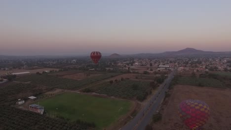 Few-hot-air-balloons-flying-with-Teotihuacan-aztec-pyramids-at-sunrise-in-Mexico