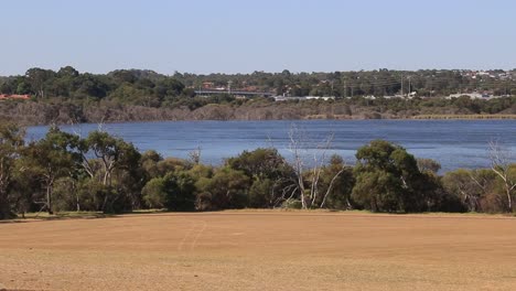 Stationäre-Aufnahme-Des-Wassers-Des-Lake-Joondalup-Perth-Im-Westen-Australiens