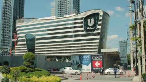 Exterior-Del-Edificio-Unilever-De-Arquitectura-Moderna-Para-Negocios-En-Bangkok,-Tailandia