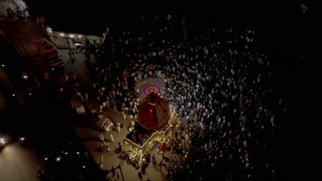 Vista-Aérea-Nocturna-Del-Señor-Jagannath-Ratha-Yatra-En-Surat-India