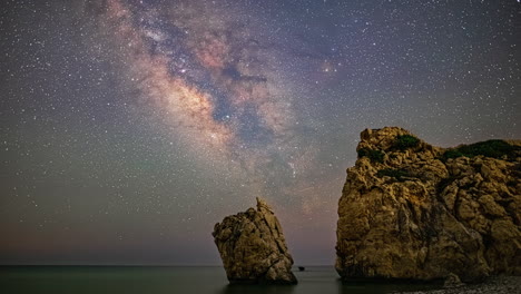 Aphrodite-rock-viewpoint-with-Milky-Way-galaxy-above,-time-lapse-view