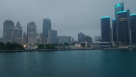 Detroit,-Michigan-Skyline-Unter-Rauch-Von-Kanadischen-Waldbränden