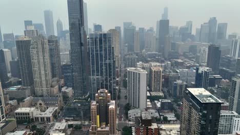 Chicago-skyline-under-heavy-smoke-from-Canadian-forest-fires