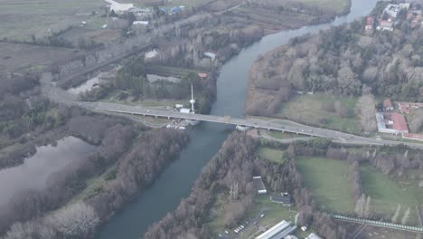 Luftaufnahme-In-Der-Stadt-Valdivia,-Chile-Cau-Cau-Brücke