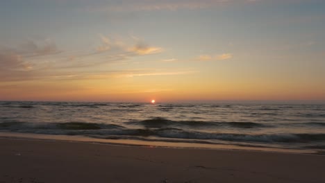 Timelapse-View-of-the-Baltic-Sea-at-Sunset,-Irbe,-Latvia