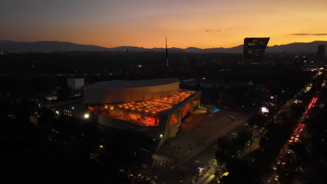 Luftaufnahme-Zum-Eingang-Des-Auditorio-Nacional,-Nacht-In-Mexiko-Stadt