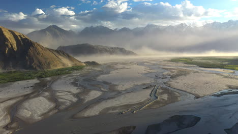 Cinematic-aerial-shot-of-Skardu-Valley-in-Gilgit-Baltistan,-Pakistan