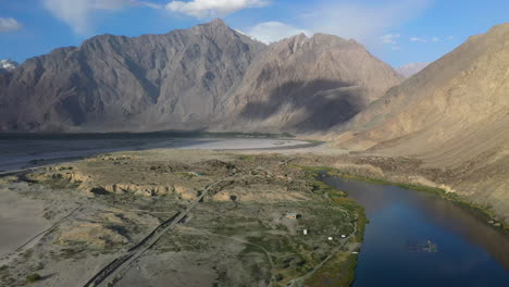 Drone,-Valle-De-Skardu-Ubicado-En-Gilgit-baltistán,-Pakistán