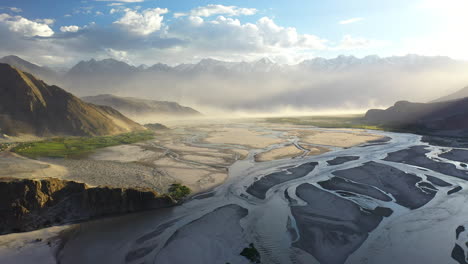 Cinematic-aerial-shot-of-Skardu-Valley-in-Gilgit-Baltistan,-Pakistan