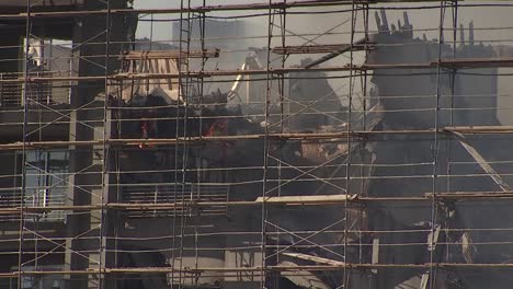 Pérdida-Total-Del-Sitio-De-Construcción-De-Apartamentos-Después-De-Un-Incendio-Catastrófico