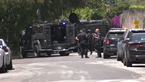 swat-vehicles-on-barricade-scene