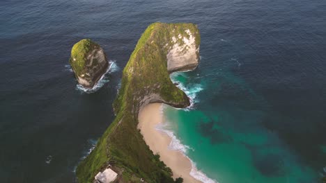 Luftaufnahme-Der-Berühmten-Klippe-Cap-De-T-Rex-In-Nusa-Penida---Indonesien