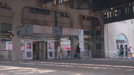 Breite-Der-U-Bahnstation-Parkchester-In-Der-Bronx,-New-York