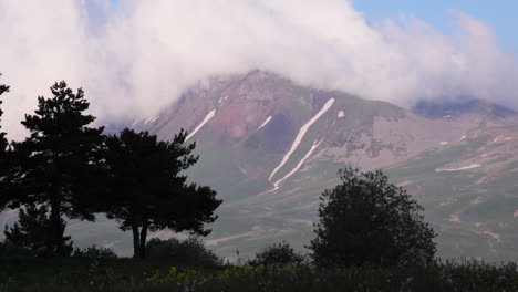 Wolken-über-Gipfeln-Im-Kaukasus-Im-Winter-In-Georgien