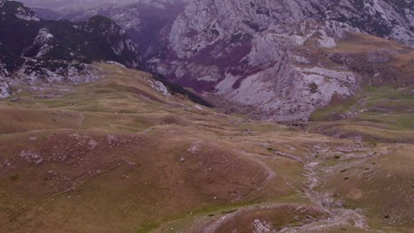 Wide-shot-of-Durmitor-National-Park-Montenegro-during-sunset,-aerial