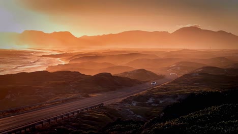 Sonnenuntergang-über-Den-Sanften-Hügeln-Von-Katar-Mit-Einem-Spektakulären-Blick-über-Die-Landwirtschaftlichen-Felder-Voller-Weizen-Und-Einigen-Erstaunlichen-Sonnenstrahlen-Während-Der-Goldenen-Stunde
