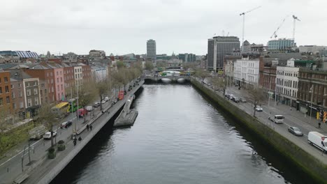 Beautiful-Drone-Flight-Above-River-Liffey-in-Dublin
