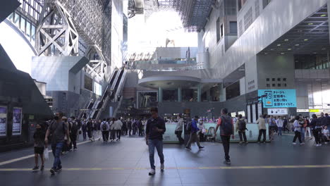 KYOTO,-JAPAN---April-4,-2023:-People-walking-in-Kyoto-train-station