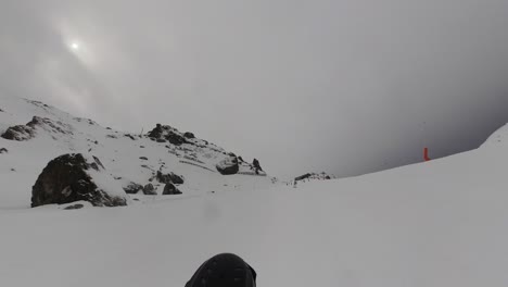 Rotating-View-of-Skier---POV-Group-Snowboarding-Down-Ski-Slope-in-6K-|-Insta360