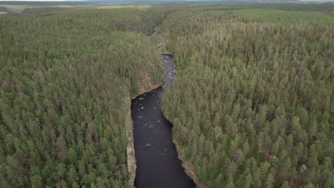 Beautiful-Aerial-View-of-the-Oulanka-Canyon-in-the-Oulanka-National-Park,-Finlan,-River-in-the-Forest,-Rukka,-Karhunkierros