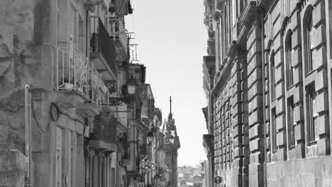 Details-of-historic-buildings-on-a-street-in-Porto,-Portugal