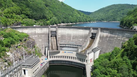 Aufsteigende-Luftsperre-Du-Chastang-Frankreich-EDF-Wasserkraftwerk
