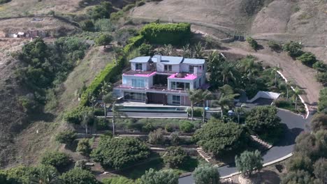 Aerial-of-Barbie-Dreamhome-in-the-mountains-of-Malibu,-empty-house-under-renovation