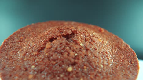 A-macro-close-up-shot-of-tasty-detailed-cupcakes,-on-a-360-rotating-stand,-studio-lighting,-slow-motion,-smooth-movement,-4K-video
