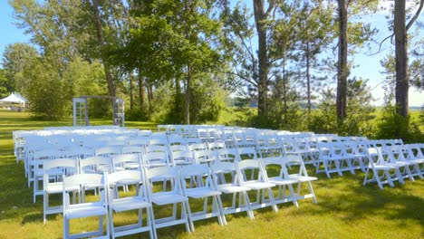 Charming-Seating:-Outdoor-Wedding-Venue-Delights
