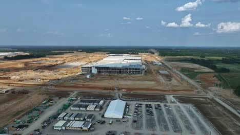 4K-Anflug-Aus-Der-Luft-Auf-Die-Stadt-Blueoval-In-Stanton,-Tennessee