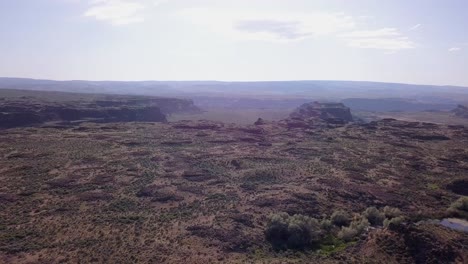 Aerial-descends-to-Quincy-Lakes-Scablands-landscape-at-Potholes-Coulee