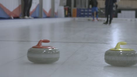 Curlingstein-Kollidiert-Mit-Anderem-Stein