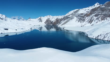 Drone-shot-of-Blue-Tilicho-Lake