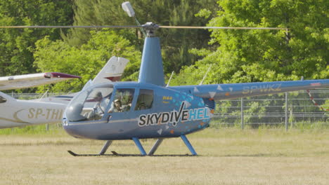 Vorbereitung-Des-Hubschrauberpiloten-Auf-Den-Start