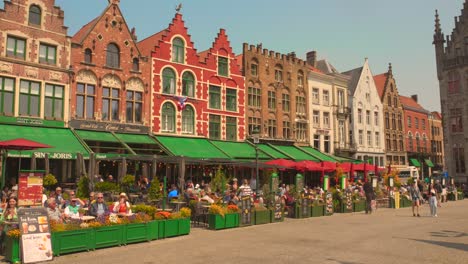 Pan-Shot-of-the-Grand-Place-main-square-in-Bruges,-Belgium