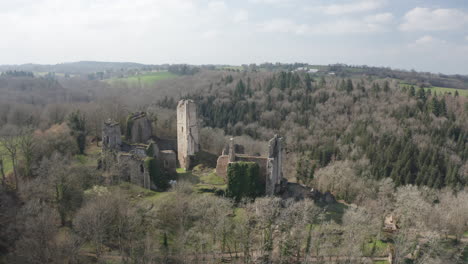 Luftdrohnenaufnahmen-Der-Ruinen-Des-Chateau-De-Chalucet-In-Haute-Vienne,-Frankreich