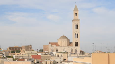 Looking-over-the-rooftops-towards-Bari-cathedral-in-Puglia,-Italy