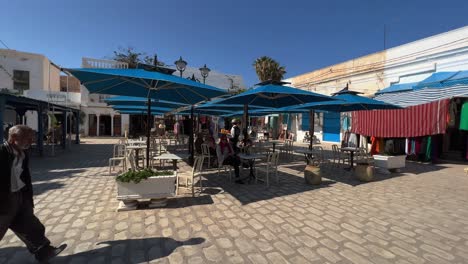 People-life-of-Houmt-El-Souk-market-on-sunny-summer-day-in-Djerba,-Tunisia