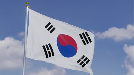 Bandera-De-Corea-Del-Sur-Moviéndose-En-El-Viento-Con-Un-Cielo-Azul-Claro-En-El-Fondo,-Nubes-Moviéndose-Lentamente,-Asta-De-Bandera,-Cámara-Lenta