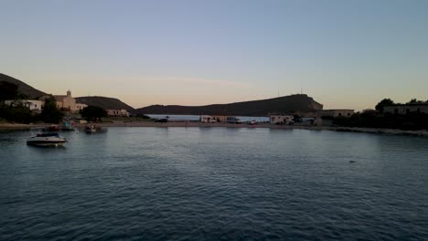 Azure-Bay-In-Porto-Palermo-In-Der-Nähe-Von-Himare-In-Albanien-Bei-Sonnenuntergang