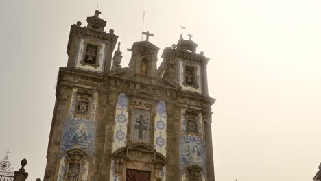 Steady-shot-of-Church-of-San-Lidefonso-in-Porto,-Portugal