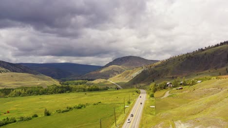 Clintons-Grüner-Schleier:-Malerischer-Cariboo-Highway-In-British-Columbia