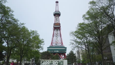 Vista-De-La-Torre-De-Televisión-De-Sapporo-Desde-El-Parque-Odori.