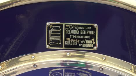 Placa-Con-El-Número-Del-Chasis-De-Un-Coche-Antiguo-En-El-Gordon-Bennett-Motor-Rally-En-CO