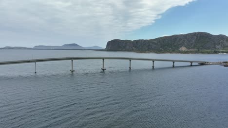 El-Puente-Giske-En-Las-Afueras-De-Aalesund,-En-El-Oeste-De-Noruega---Antena