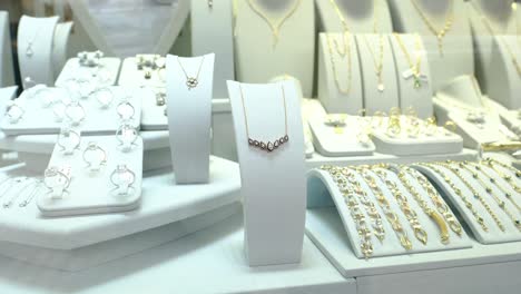 gold-jewelery-on-jewelery-stands-rack